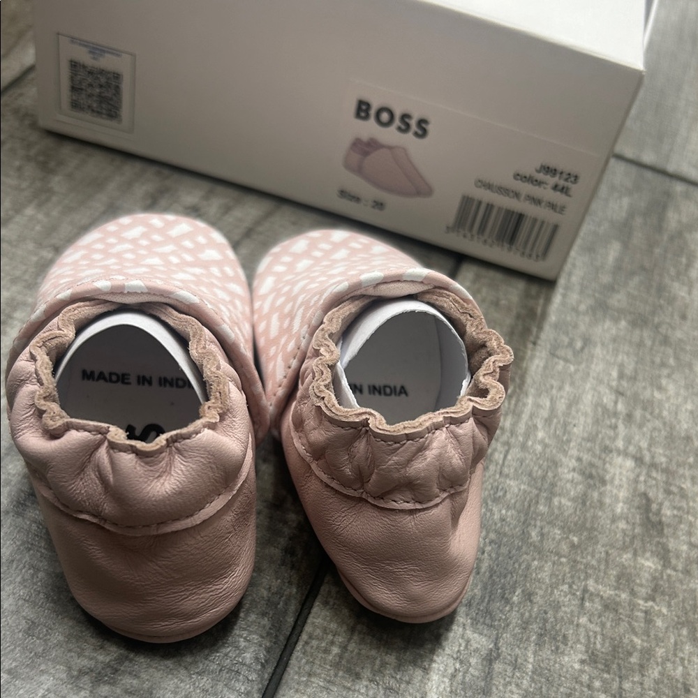 Boss Soft Pink Baby Walker Shoes NEW - Picture 2 of 4